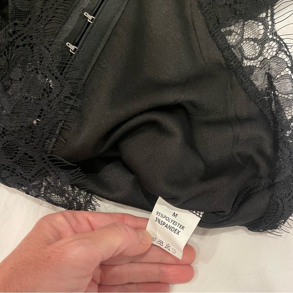 Ursime lace corset style blouse - Picture 10 of 12